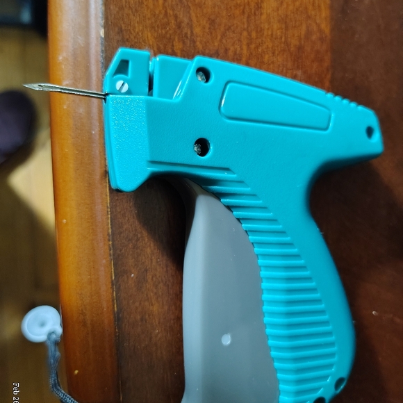 Other - NEW - Teal Tagging Gun with 1000, Tags 6 Different Needle Sizes